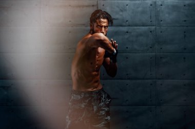 MMA, Kickbox Men Dövüş Sanatları Çalışması
