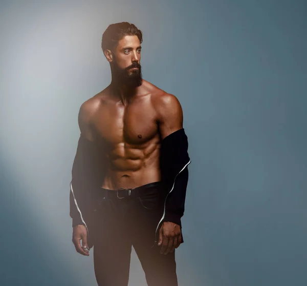 Yakışıklı Atletik Erkek Moda Modeli — Stok fotoğraf