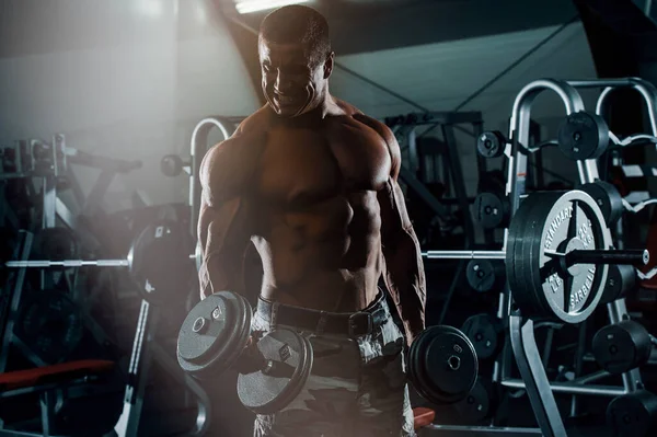 Kroppsbyggare Motion Med Vikter Gymmet Utför Bicepscurls — Stockfoto