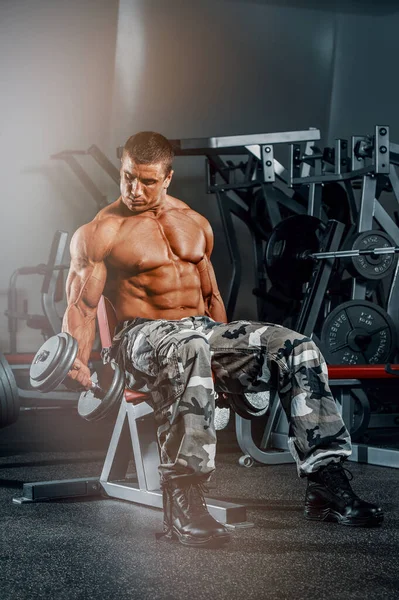 Bodybuilder Exercise Weights Gym Performing Bicep Curls — Stock Photo, Image