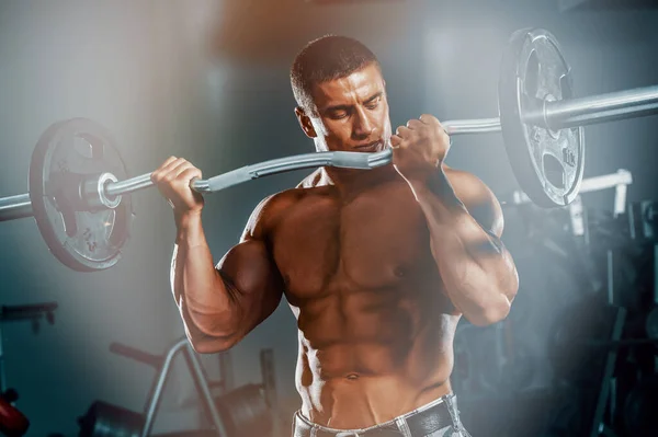Kroppsbyggare Övningar Med Vikter Gymmet — Stockfoto