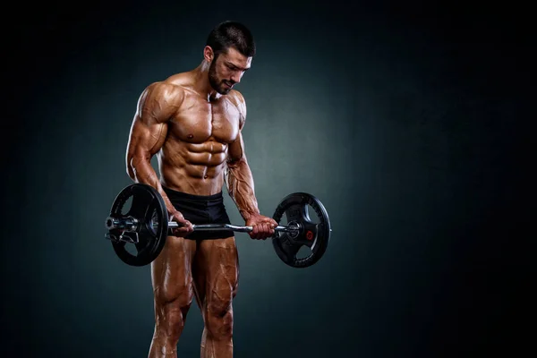 Silni Muskularni Mężczyźni Podnoszący Ciężary Kulturysta Robi Biceps Loki Ćwiczenia — Zdjęcie stockowe