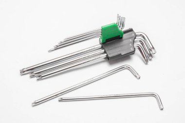 Beyaz arkaplanda Torx Anahtarları