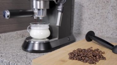Espresso makinesiyle evde kahve yapmak
