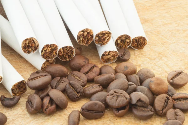 Macro of cigarettes and coffee — Stock Photo, Image