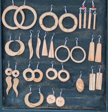 güzel ve doğal ahşap küpe