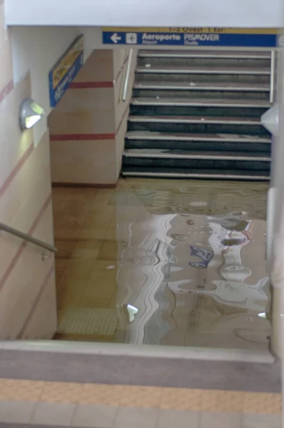Passagem subterrânea em uma inundação inesperada Imagem De Stock