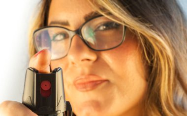 kırmızı biber gazı kız güvenlik için