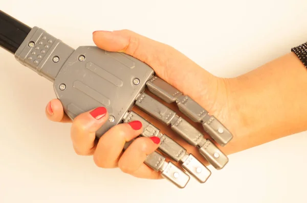 Girl and robot handshake — Stock Photo, Image
