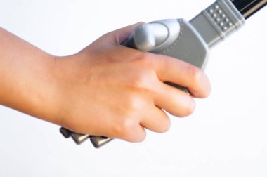 kız ve robot el sıkışma