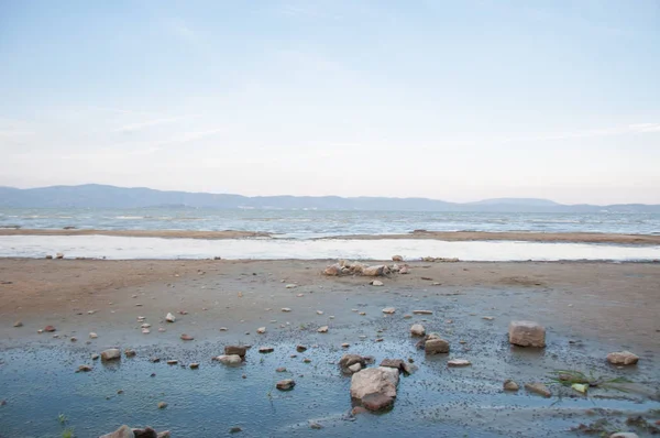 güneşli bir günde güzel Trasimeno Gölü