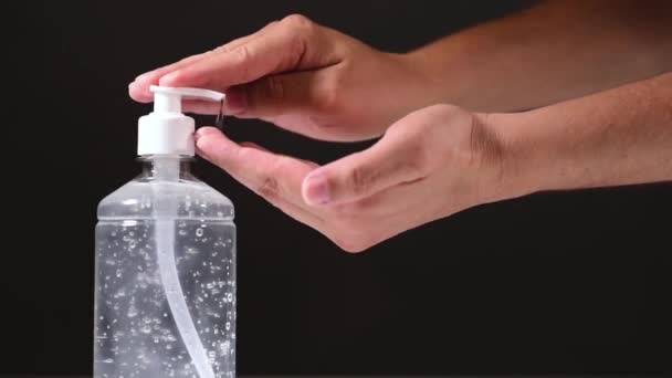 Limpar Mãos Com Álcool Gel Desinfetante Gel — Vídeo de Stock