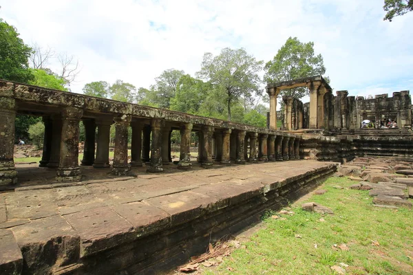 Cambodiano Baphuon en Angkor Wat — Foto de Stock
