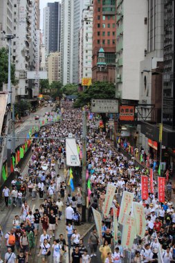 insanlar Brennen 1 Temmuz 2014 yılında sokakta