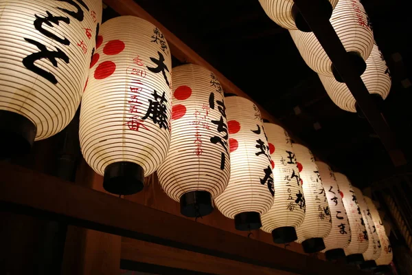 Japan lanterns with the Yasaka Shrine in kyoto — Stock Photo, Image