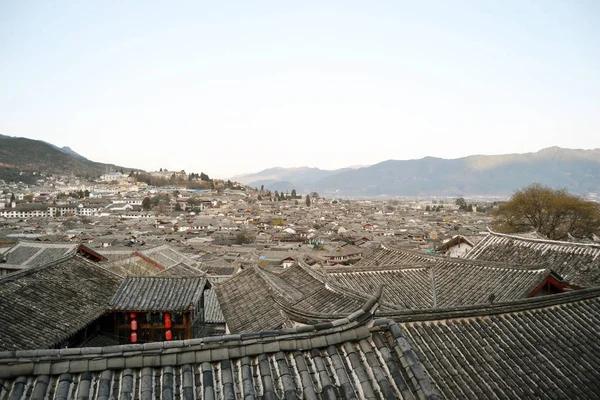 Tetto della casa cinese nello Yunnan, Lijiang — Foto Stock