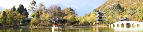 Černý drak zahrada v yunnan lijiang — Stock fotografie