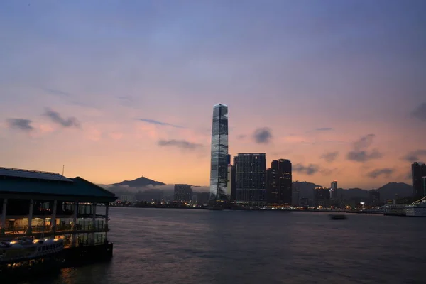 Aube éclatante ville dans hong kong — Photo