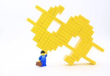 lego tuğla ve minifigure