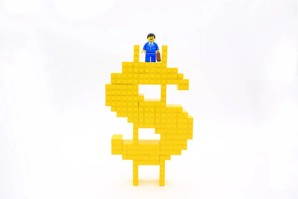 Lego baksteen en minifig — Stockfoto