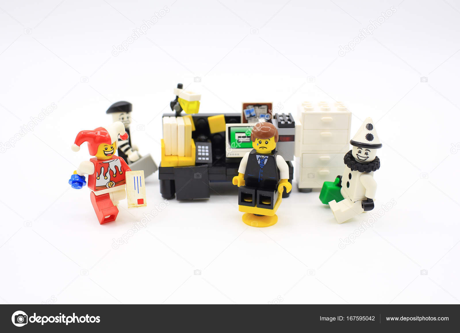 Prisnedsættelse Donation koncert Lego office mand and clown – Stock Editorial Photo © lewistse #167595042