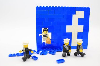 Lego minifigure farklı poz ile