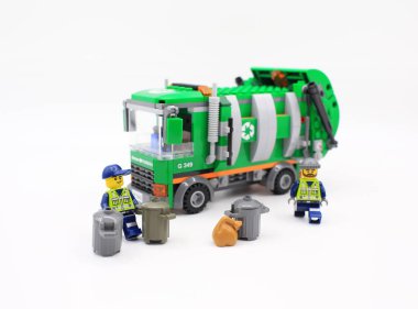 Lego minifigure farklı poz ile