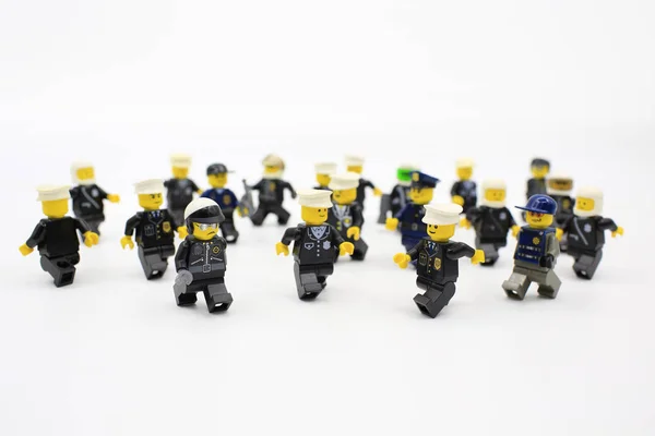 Lego minifigure con posa diversa — Foto Stock