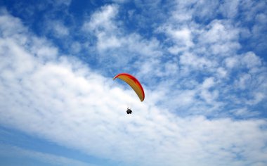 hong Kong'da iyi bir hava içinde cirrocumulus bulut