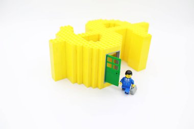 Hong Kong; 11 Kasım: lego minifigure üzerinde 11 Kasım 2017 hong Kong şehir lego seti ile. Lego popüler bir çizgi vardır ama Danimarka Lego Group tarafından üretilen plastik inşaat oyuncaklar