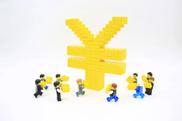 10月1日 Minifigure 与香港的一套城市乐高在2017年10月1日 乐高积木是一个流行的线 但塑料建筑玩具制造的高积木在丹麦 — 图库照片