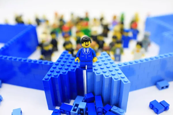 Hong Kong; Ekim 1: lego minifigure tarihinde 1 Ekim 2017 hong Kong şehir lego seti ile. Legos popüler bir çizgi vardır ama Danimarka Lego Group tarafından üretilen plastik inşaat oyuncaklar