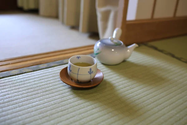 绿茶背景和日本酒店 — 图库照片