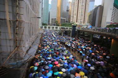 Hong Kong - 18 Ağustos 2019: Milyonlarca protestocu Sivil İnsan Hakları Cephesi 'nin düzenlediği mitinge gitmek için Causeway Bay' e gitti. hk halkı, Çin 'i de içeren tartışmalı bir suçlu iadesine karşı çıkıyor.