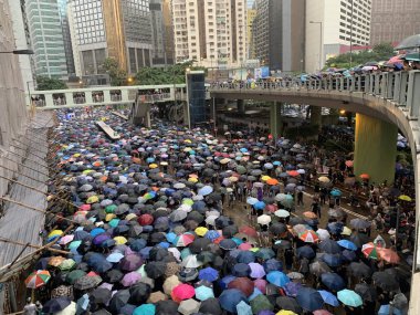 Hong Kong - 18 Ağustos 2019: Milyonlarca protestocu Sivil İnsan Hakları Cephesi 'nin düzenlediği mitinge gitmek için Causeway Bay' e gitti. hk halkı, Çin 'i de içeren tartışmalı bir suçlu iadesine karşı çıkıyor.
