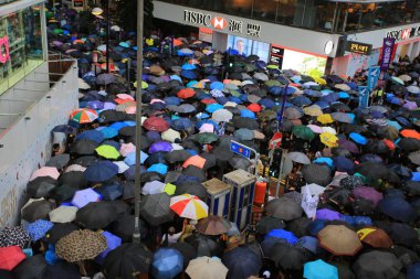 Hong Kong - 18 Ağustos 2019: Milyonlarca protestocu Sivil İnsan Hakları Cephesi 'nin düzenlediği mitinge gitmek için Causeway Bay' e gitti. hk halkı, Çin 'i de içeren tartışmalı bir suçlu iadesine karşı çıkıyor.