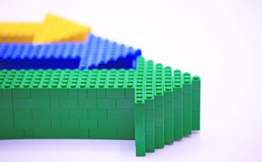 farklı renkte indeks ok grafiği