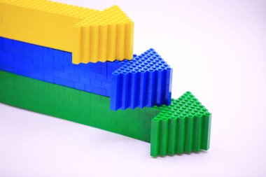 farklı renkte indeks ok grafiği