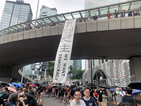 Hongkong Czerwca 2019 Tłum Protestuje Przeciwko Prawu Ekstradycyjnemu Zajmuje Drogę — Zdjęcie stockowe