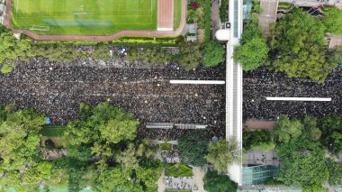  2 milyon protestocu, Çin 'i de içeren tartışmalı suçlu iadesine karşı çıkıyor