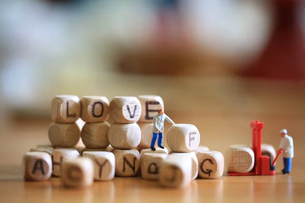 Βάλτε Τους Κύβους Αλφάβητο Στη Λέξη Αγάπη — Φωτογραφία Αρχείου