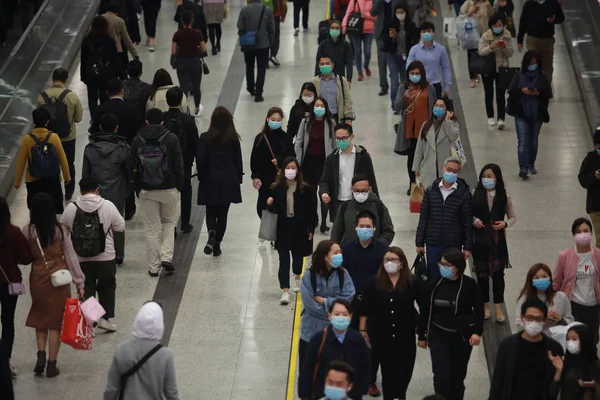Hong Kong Februari 2020 Mensen Dragen Masker Porselein Bevestigen 302 — Stockfoto