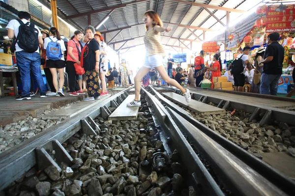 Bangkok Thaïlande Décembre 2019 Marché Ferroviaire Mae Klong Des Célèbres — Photo