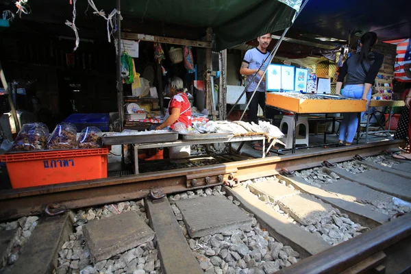 Bangkok Thailand December 2019 Spoorwegmarkt Mae Klong Een Van Beroemde — Stockfoto