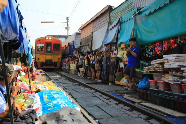 Bangkok Thailand December 2019 Spoorwegmarkt Mae Klong Een Van Beroemde — Stockfoto