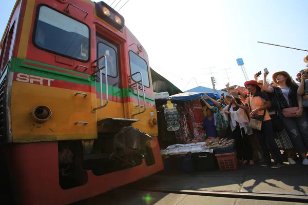 Bangkok Thailand Dezember 2019 Eisenbahnmarkt Mae Klong Einer Der Berühmtesten — Stockfoto