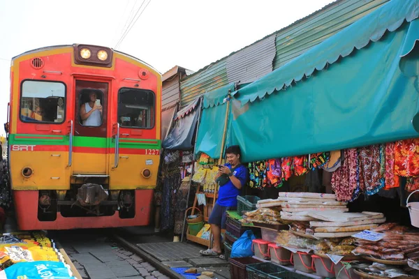 Bangkok Thailand December 2019 Mae Klong Railway Market One Famous — Stock Photo, Image