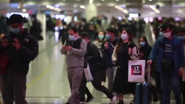 Hongkong Února 2020 Lidé Nosí Masku Porcelánu Potvrzují 302 Případů — Stock video