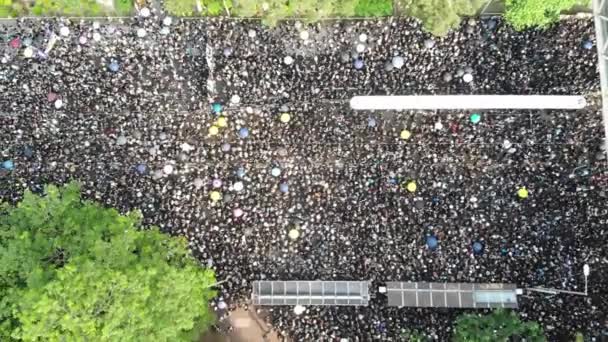 200万抗议者站出来反对一项可能包括中国在内的有争议的引渡法案 六月十六日起 — 图库视频影像