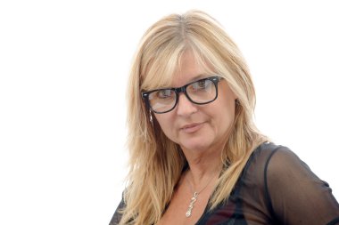 Kadın portre sarışın olgun gülümseyen